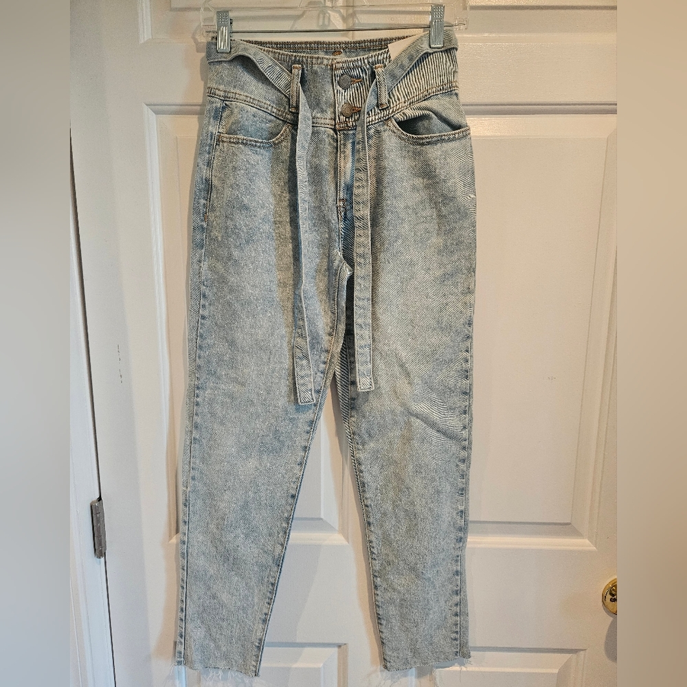 NWT High Rise Mom Jeans Size 0